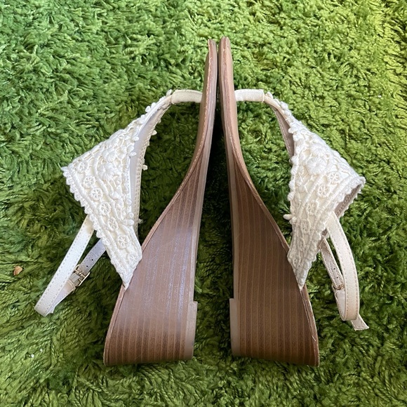 Fergalicious Women's Calmly Wedge Sandal color Cream Crotchet size 8 - Picture 5 of 11